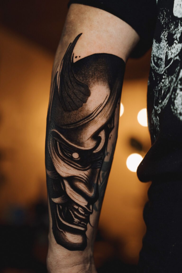 Tatuaje de microrealismo por Sebastián Cárdenas en Valencia — Museum Tattoo & Art