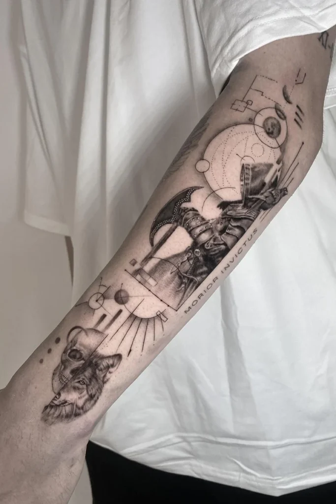 Tatuaje de realismo en el antebrazo: guerrero, lobo y calavera, por Ana en Museum Tattoo Valencia