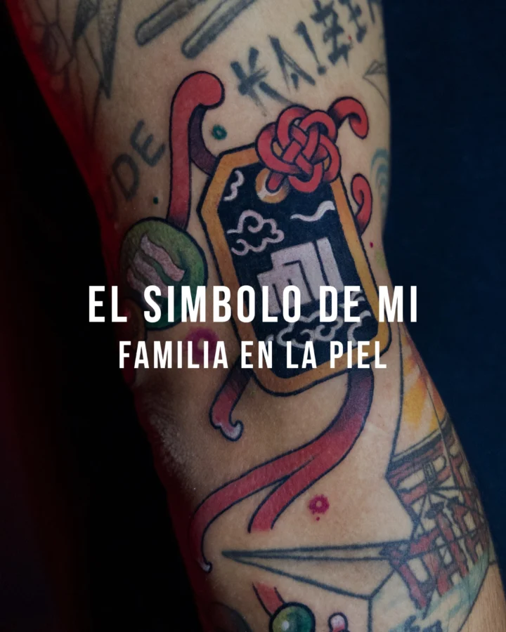 Llevar tus raíces en la piel. ⛩️✨

Un Omamori personalizado con el Kamon (símbolo familiar) de la familia Shir